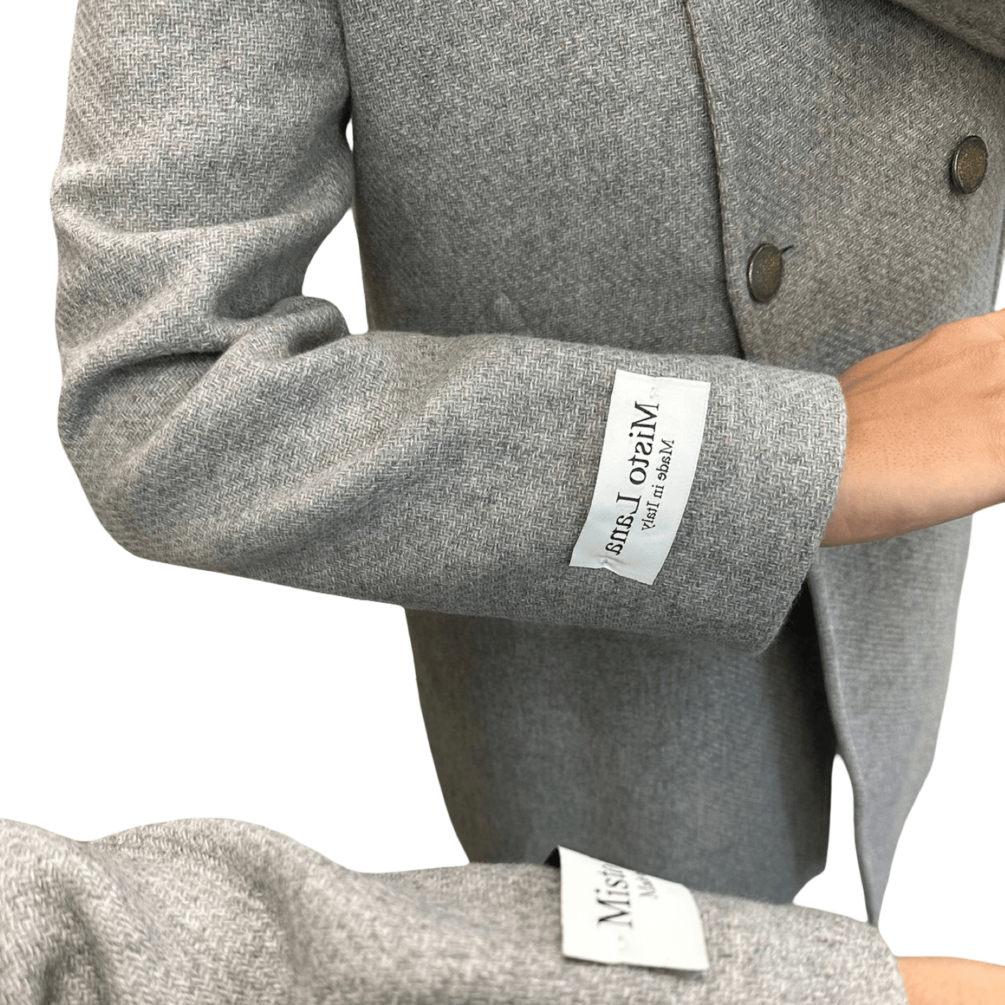 Elegantni sivi kaput s gumbima – moderan i topao za svaku priliku - AMBER STORE