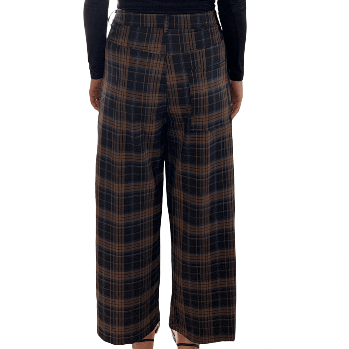 Karirane hlače – Klasičan uzorak u modernom izdanju - AMBER STORE