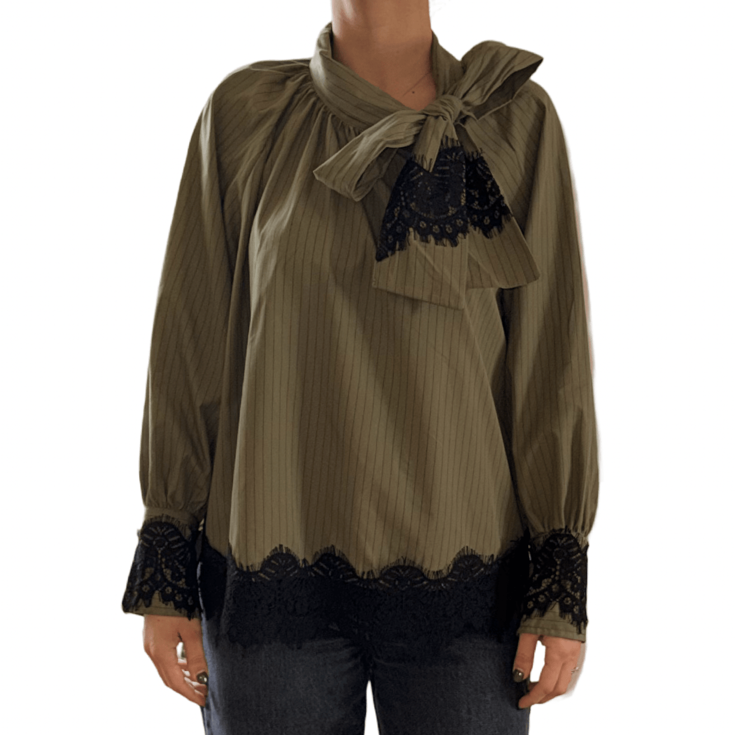 Košulja s čipkom na krajevima i rukavima – Elegantan i profinjen stil - AMBER STORE