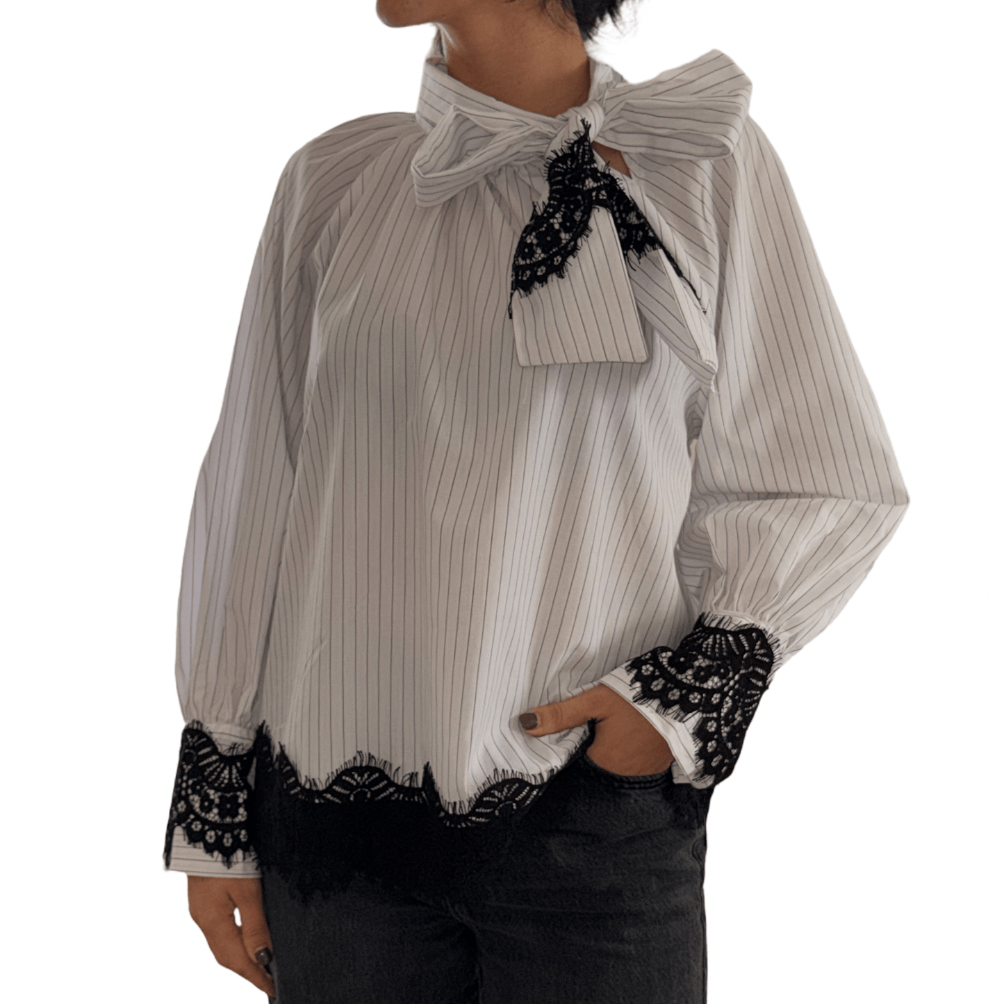 Košulja s čipkom na krajevima i rukavima – Elegantan i profinjen stil - AMBER STORE